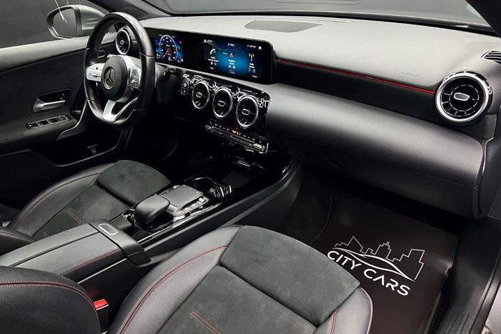 Grå Mercedes A200 fra 2021