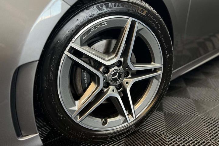 Grå Mercedes A200 fra 2021