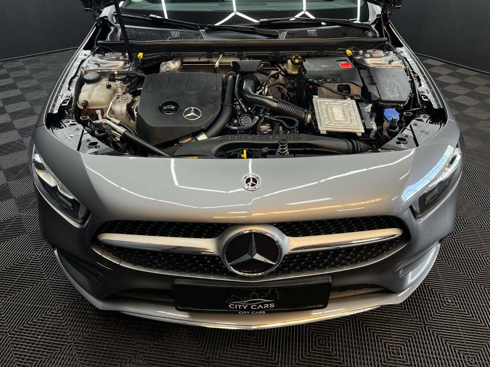 Grå Mercedes A200 fra 2021