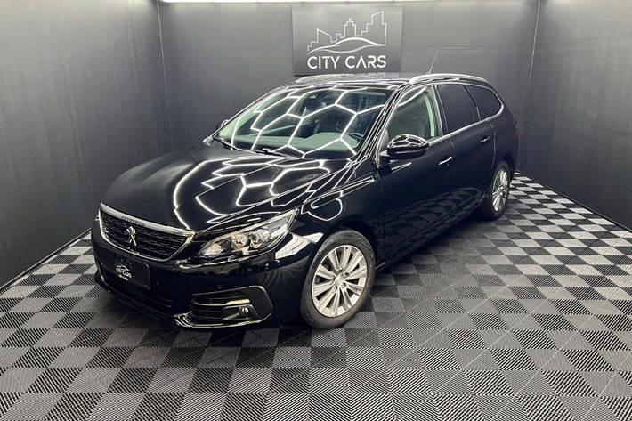 Sort Peugeot 308 fra 2017 set udefra