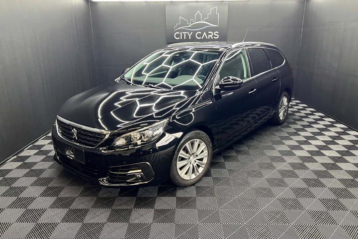 Sort Peugeot 308 fra 2017 set udefra