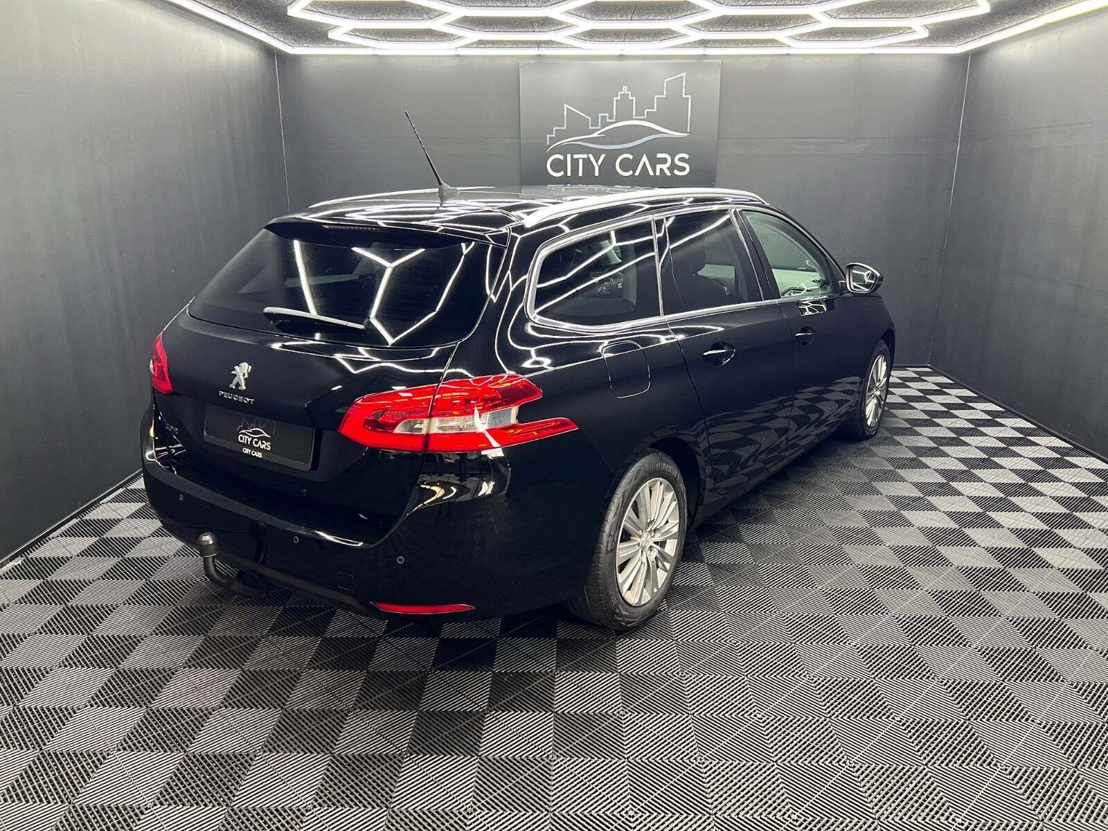 Sort Peugeot 308 fra 2017