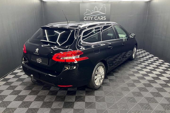 Sort Peugeot 308 fra 2017