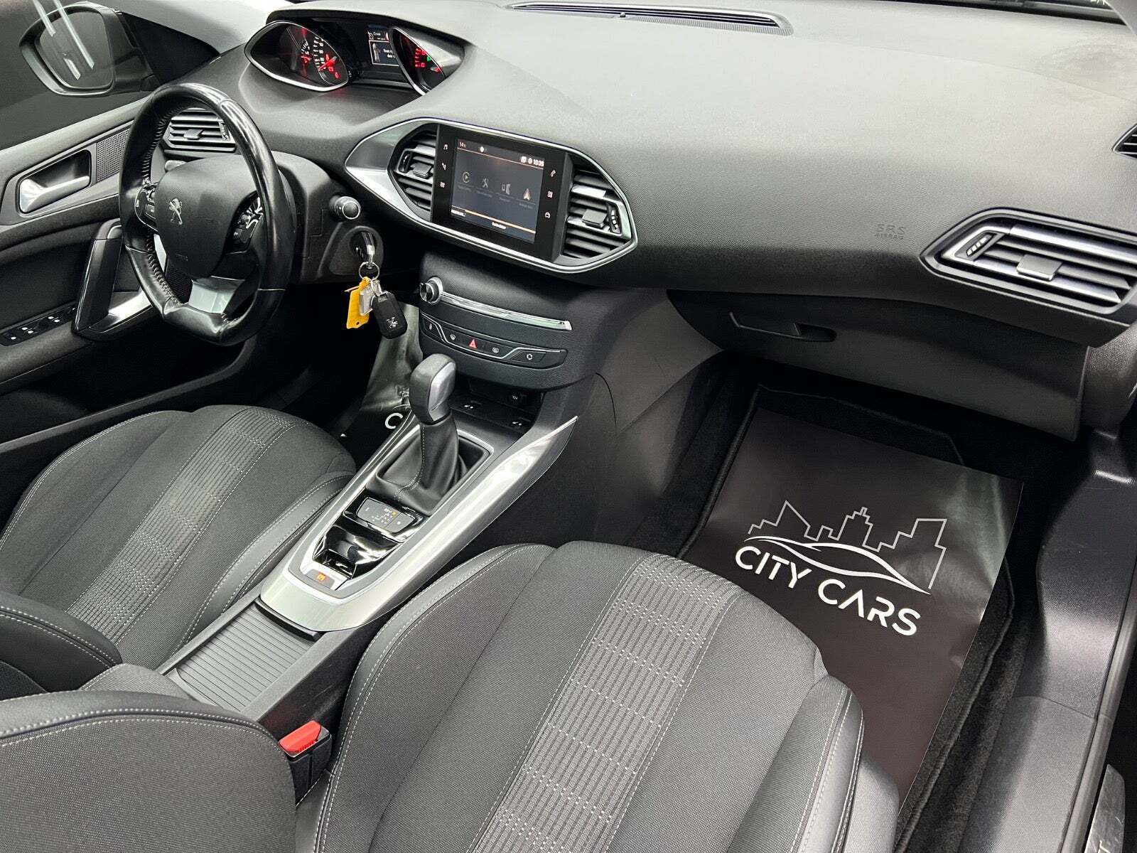Sort Peugeot 308 fra 2017