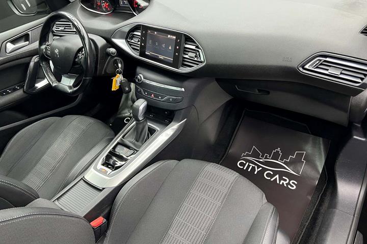 Sort Peugeot 308 fra 2017