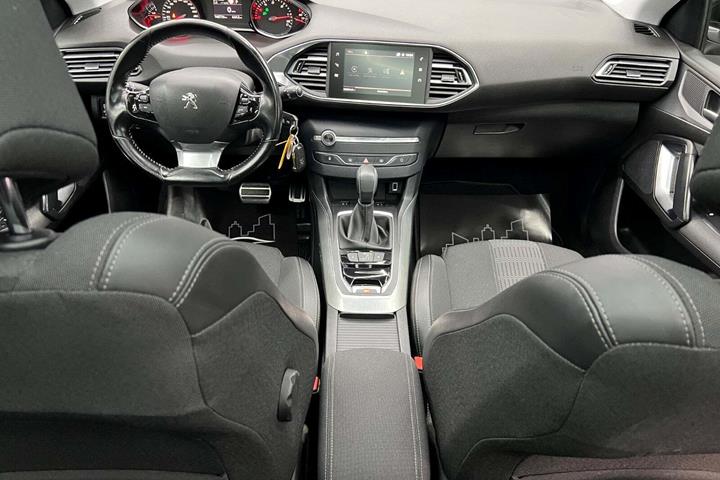Sort Peugeot 308 fra 2017