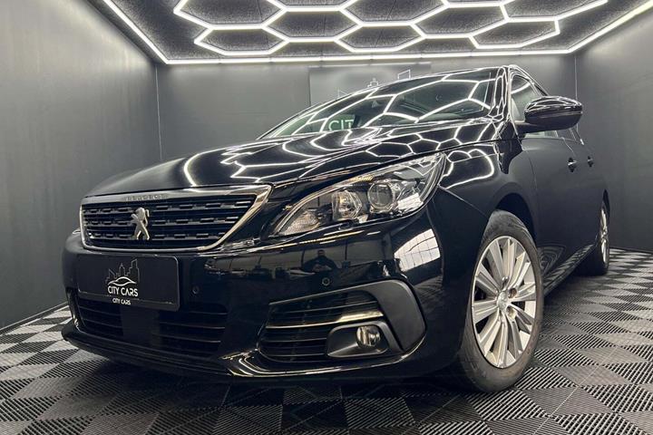 Sort Peugeot 308 fra 2017