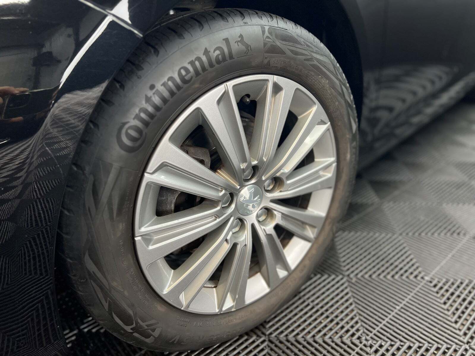 Sort Peugeot 308 fra 2017