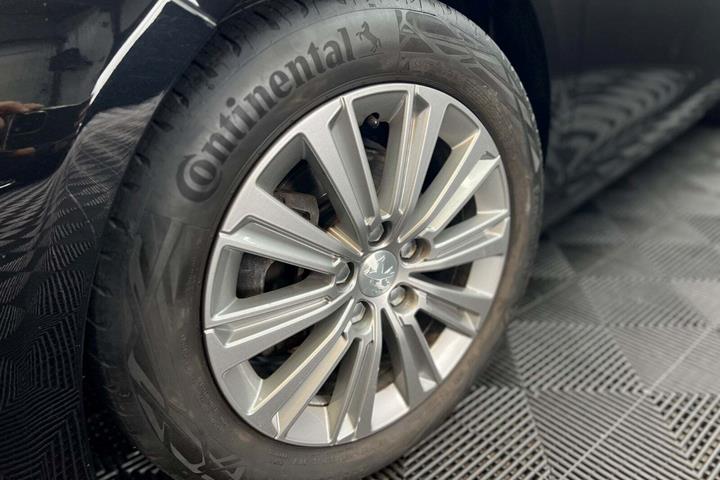 Sort Peugeot 308 fra 2017