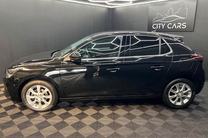 Sort Opel Corsa fra 2020