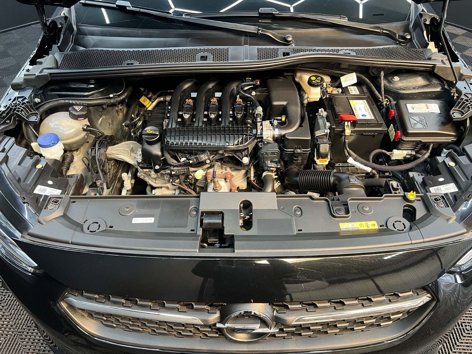 Sort Opel Corsa fra 2020