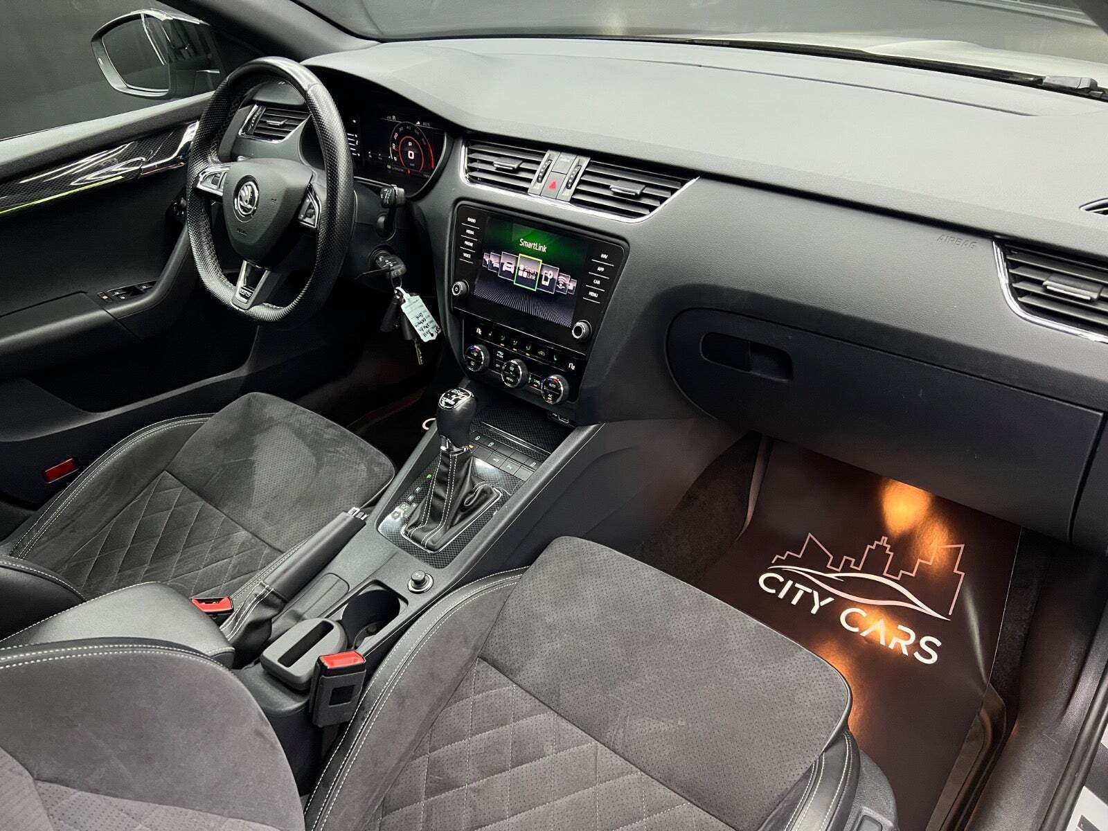 Grå Skoda Octavia fra 2018