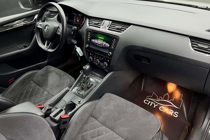 Grå Skoda Octavia fra 2018