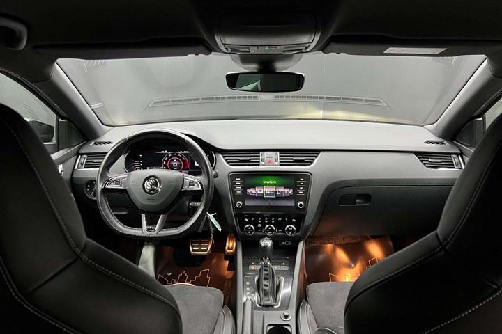 Grå Skoda Octavia fra 2018