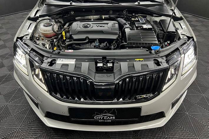 Grå Skoda Octavia fra 2018