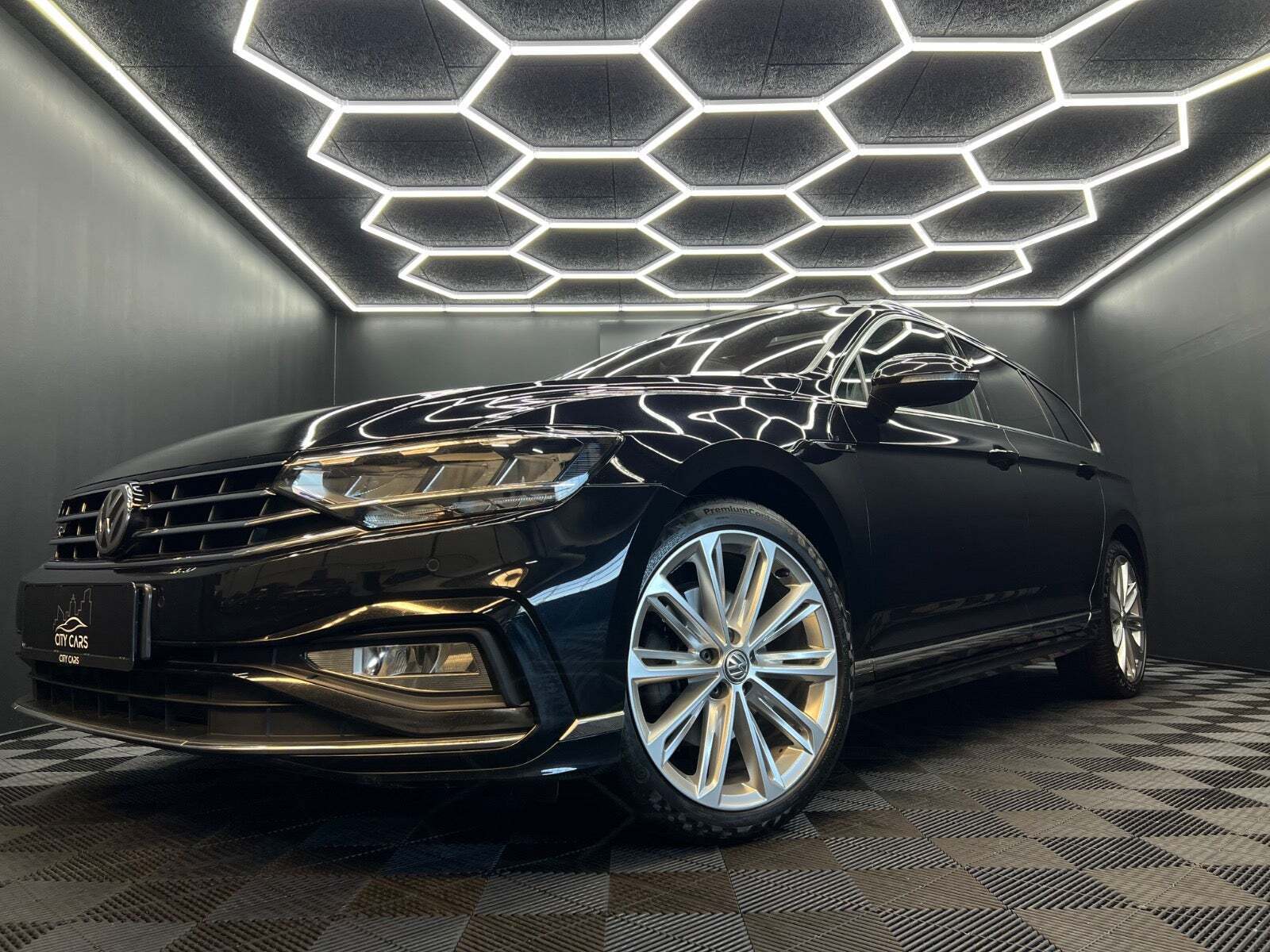 Sort VW Passat fra 2020