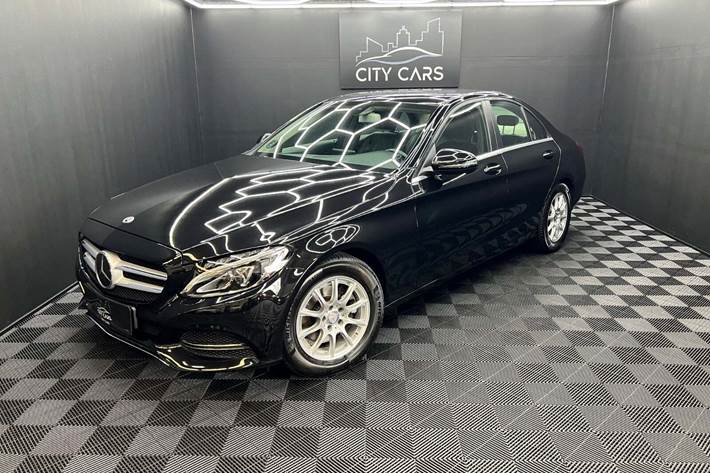 Sort Mercedes C220 d fra 2017 set udefra