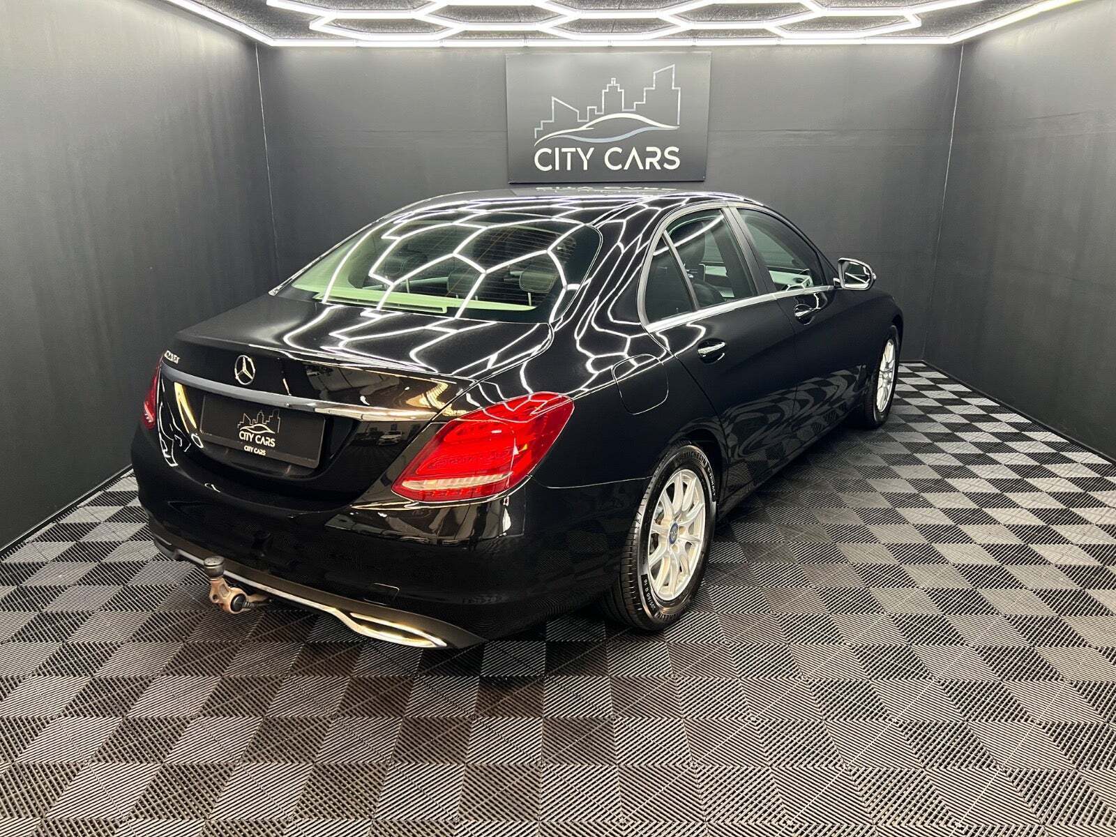 Sort Mercedes C220 d fra 2017