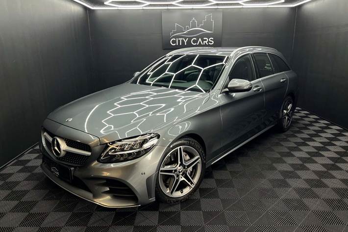 Grå Mercedes C220 d fra 2020 set udefra