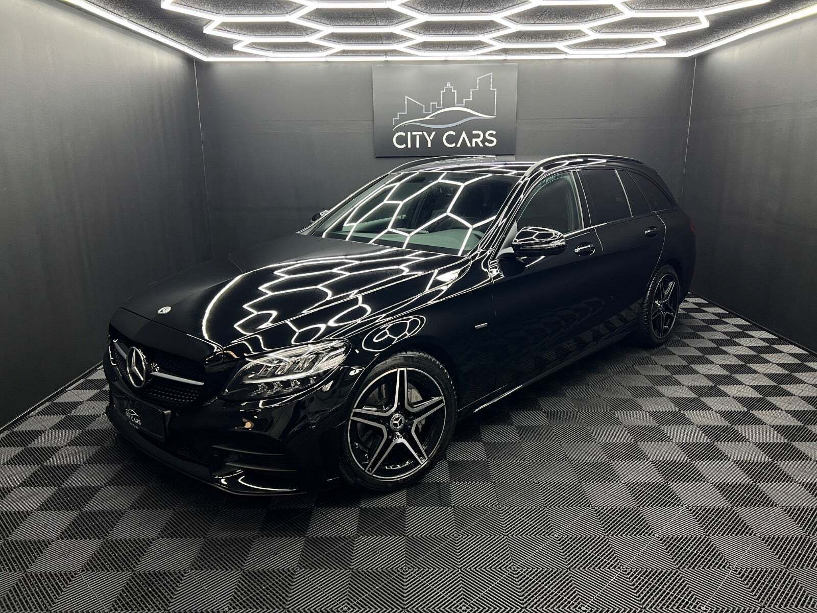 Sort Mercedes C220 d fra 2020 set udefra