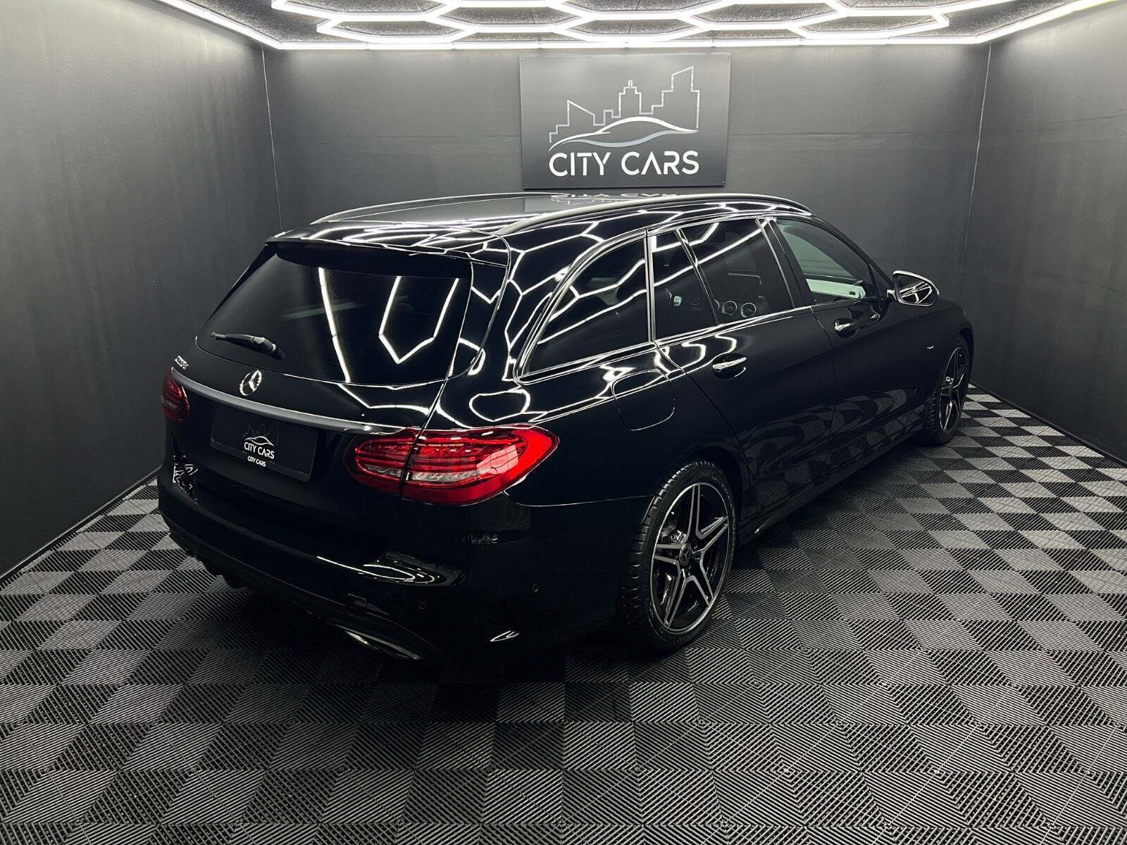 Sort Mercedes C220 d fra 2020