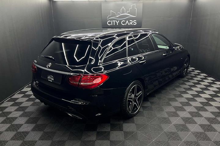 Sort Mercedes C220 d fra 2020