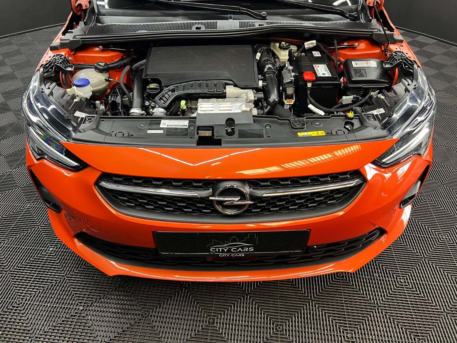 Orange Opel Corsa fra 2020