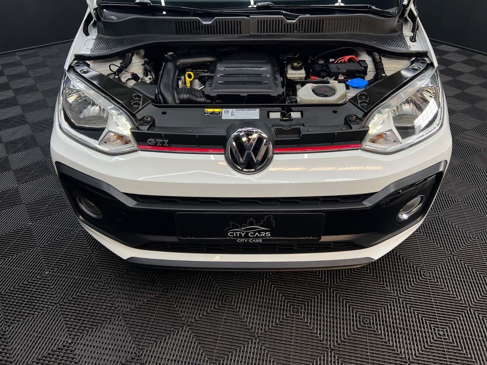 Hvid VW UP! fra 2019