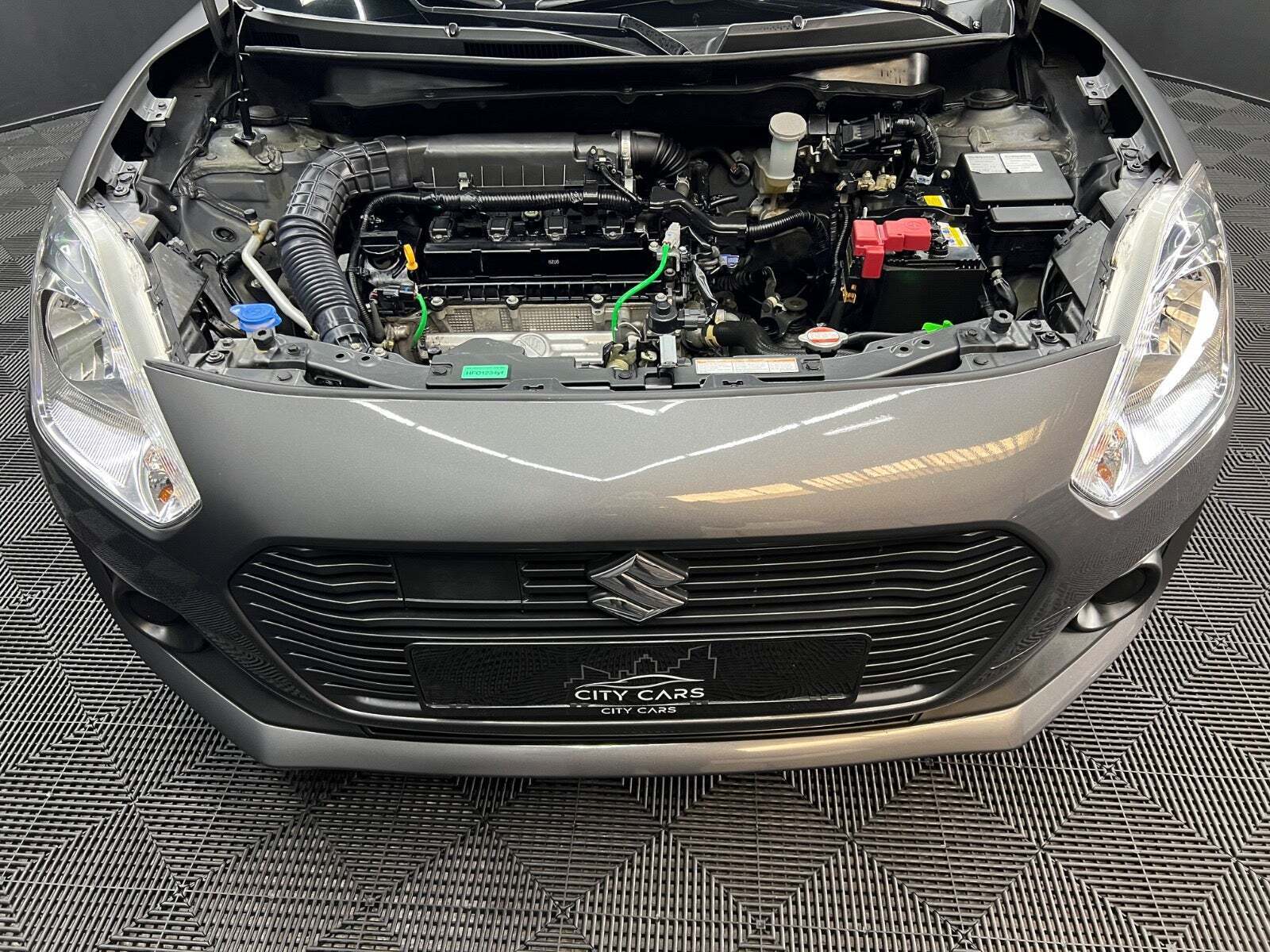 Grå Suzuki Swift fra 2019