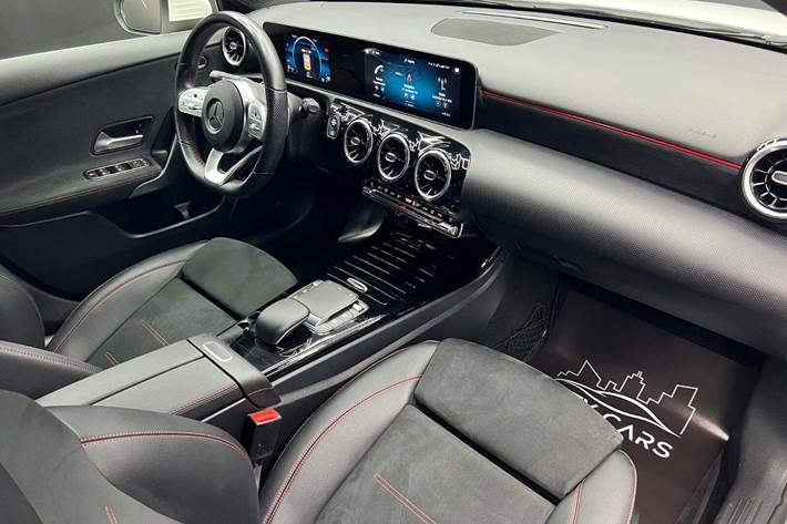 Hvid Mercedes A220 d fra 2020 set indefra