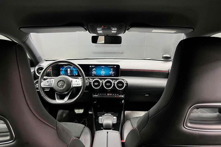 Hvid Mercedes A220 d fra 2020 set indefra