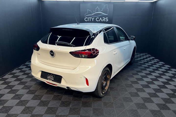 Hvid Opel Corsa fra 2022