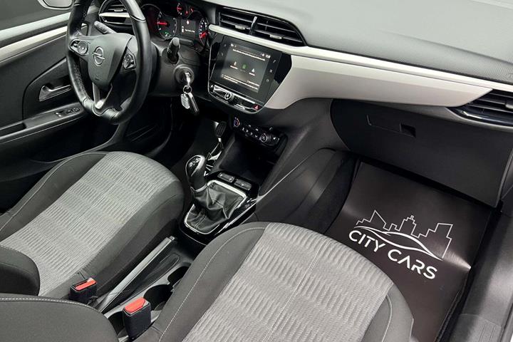 Hvid Opel Corsa fra 2022