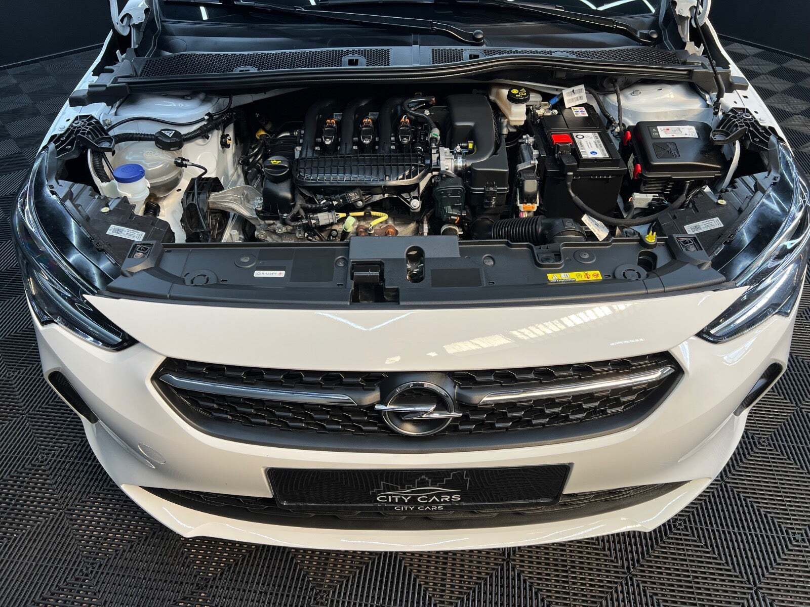 Hvid Opel Corsa fra 2022