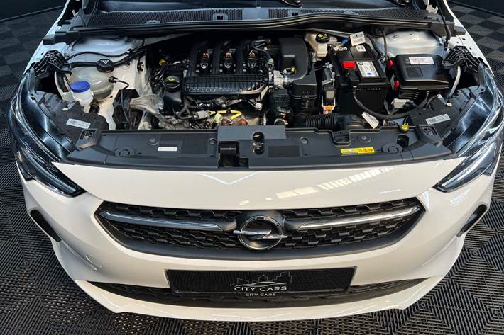 Hvid Opel Corsa fra 2022