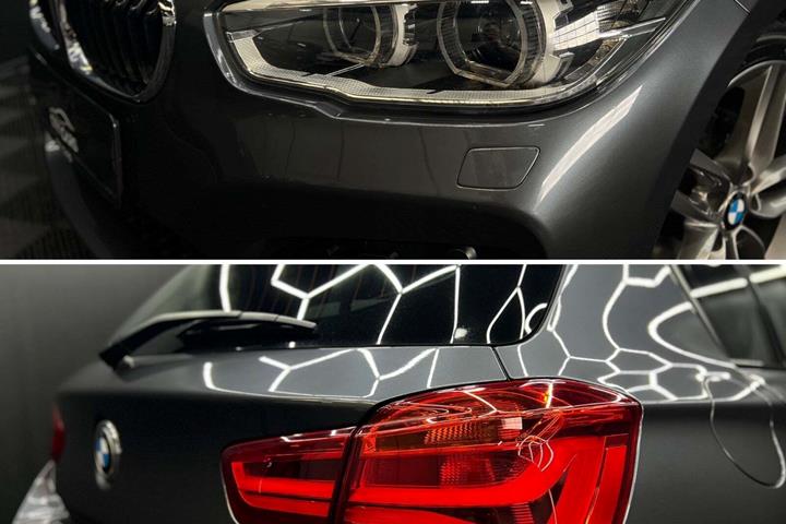 Grå BMW 118i fra 2019 set udefra