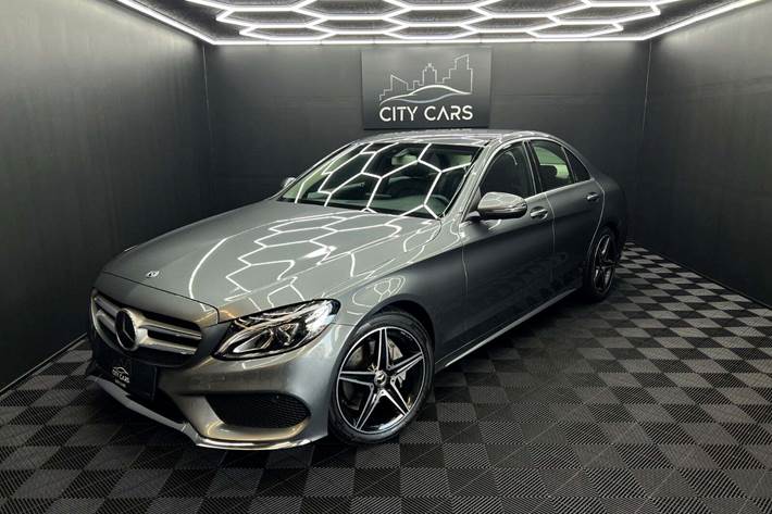 Grå Mercedes C220 d fra 2017 set udefra