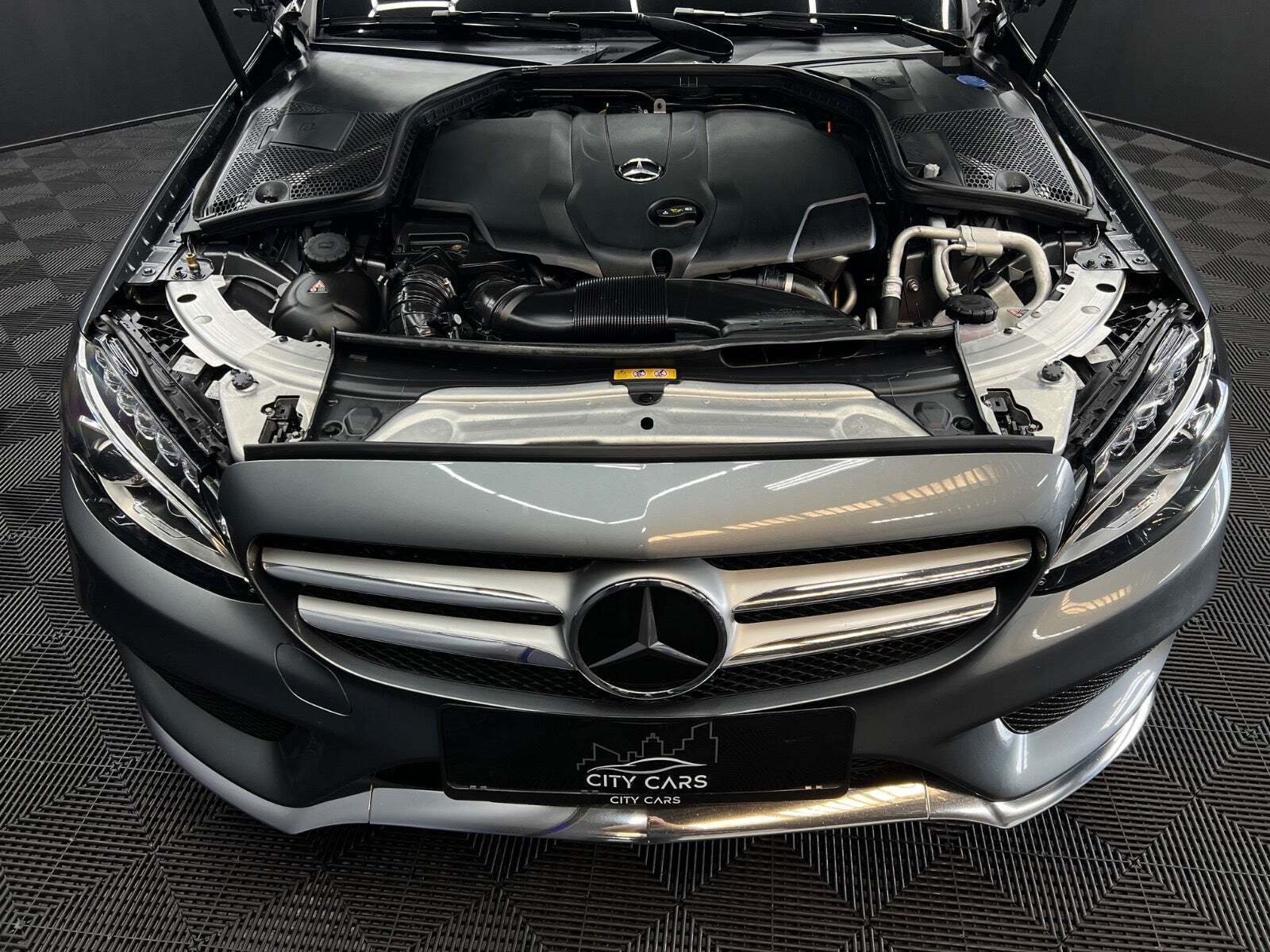 Grå Mercedes C220 d fra 2017