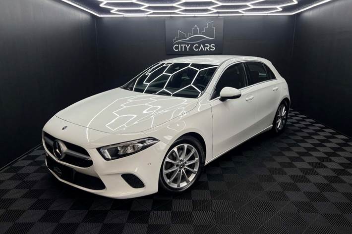 Hvid Mercedes A180 d fra 2018 set udefra