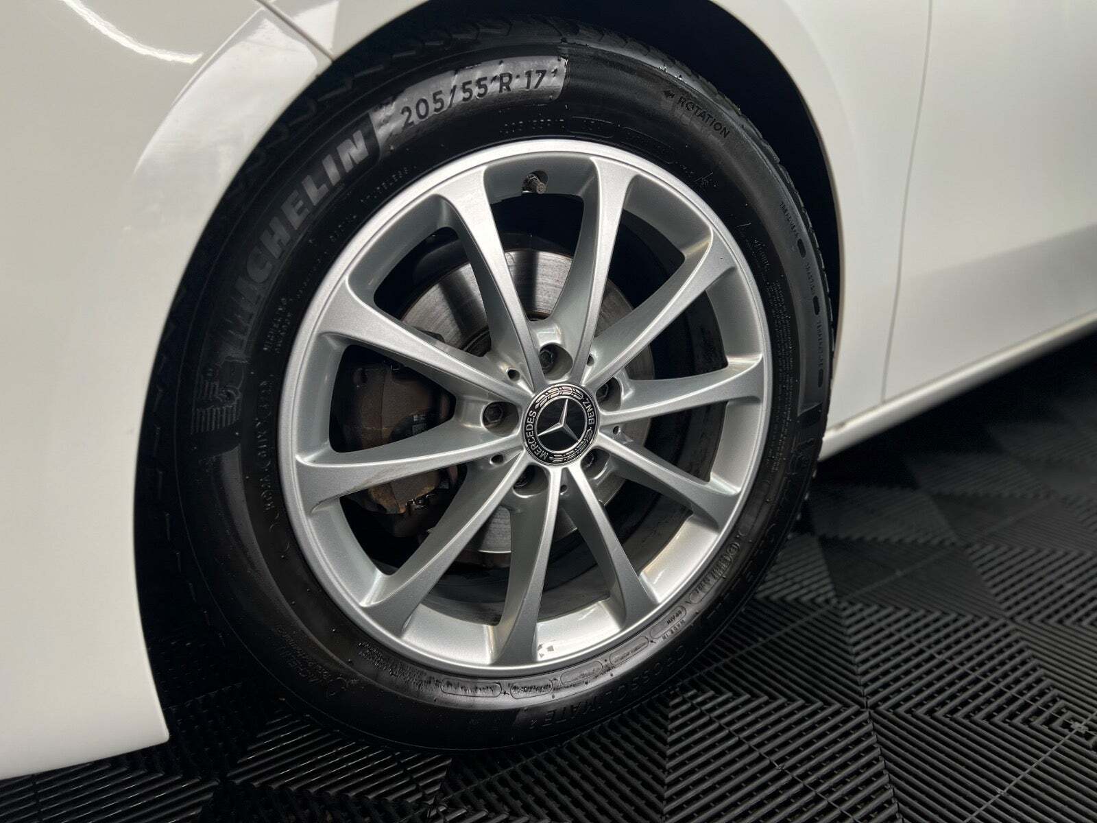 Hvid Mercedes A180 d fra 2018