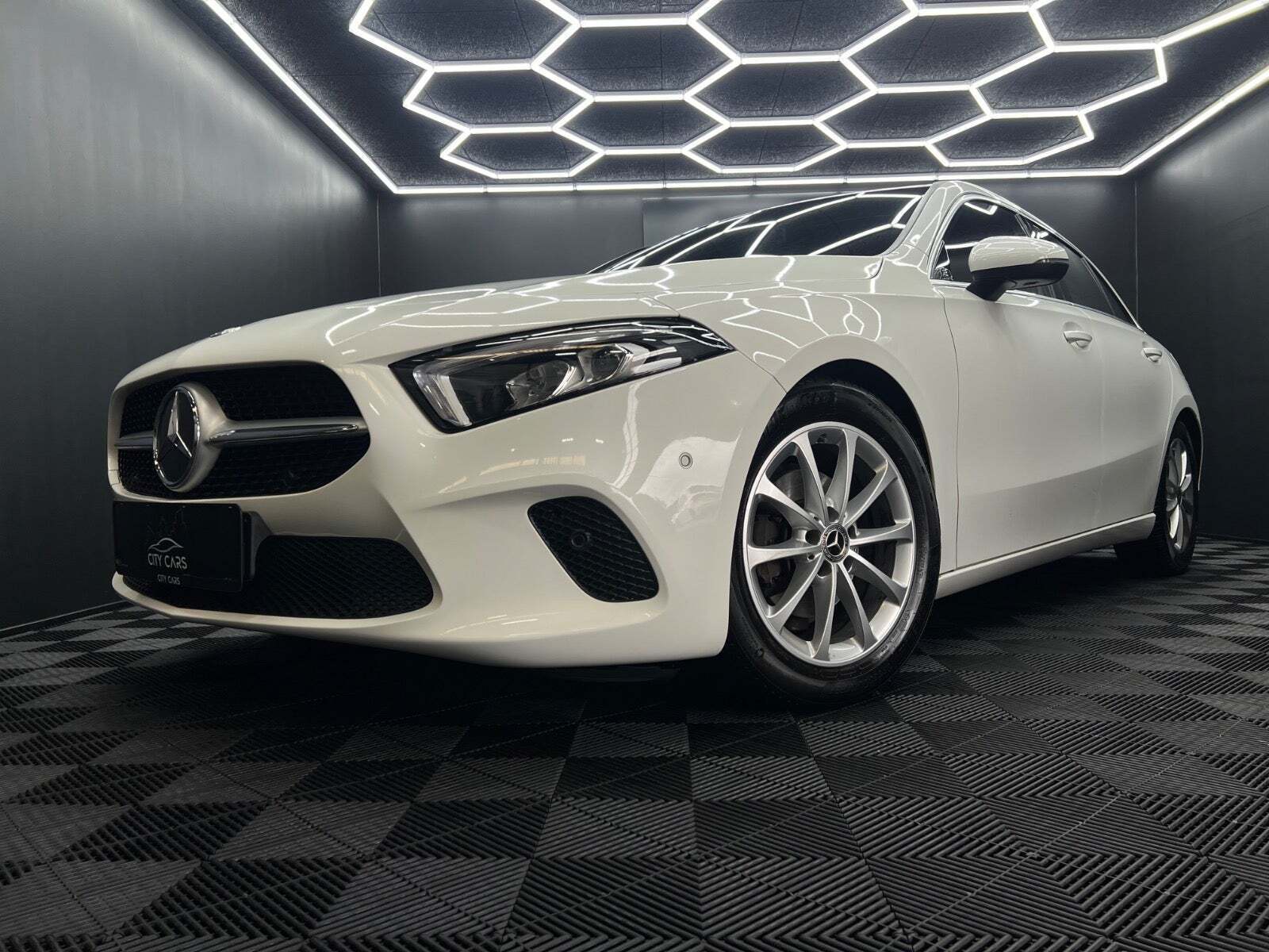 Hvid Mercedes A180 d fra 2018