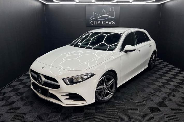Hvid Mercedes A200 fra 2019 set udefra