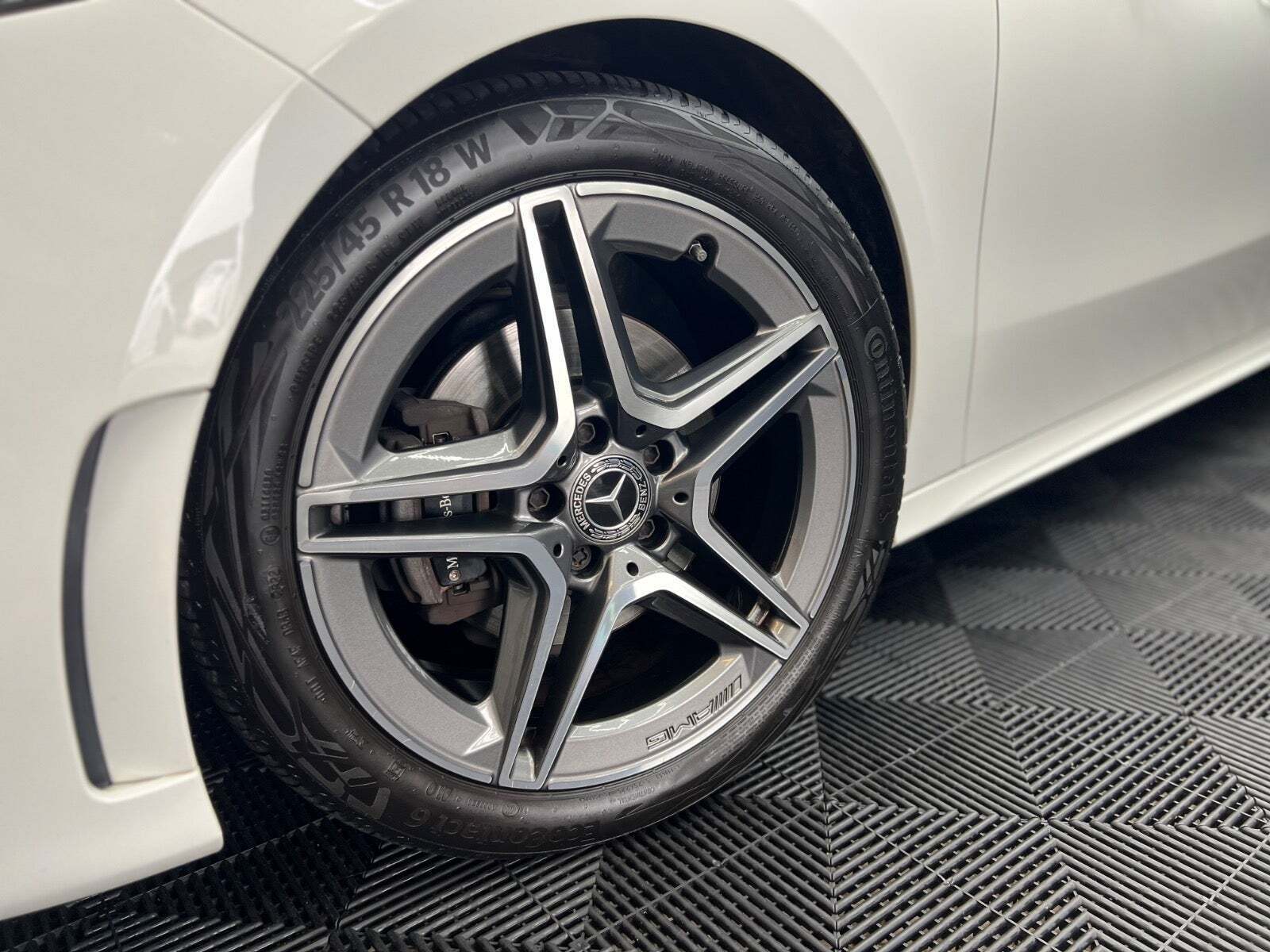 Hvid Mercedes A200 fra 2019