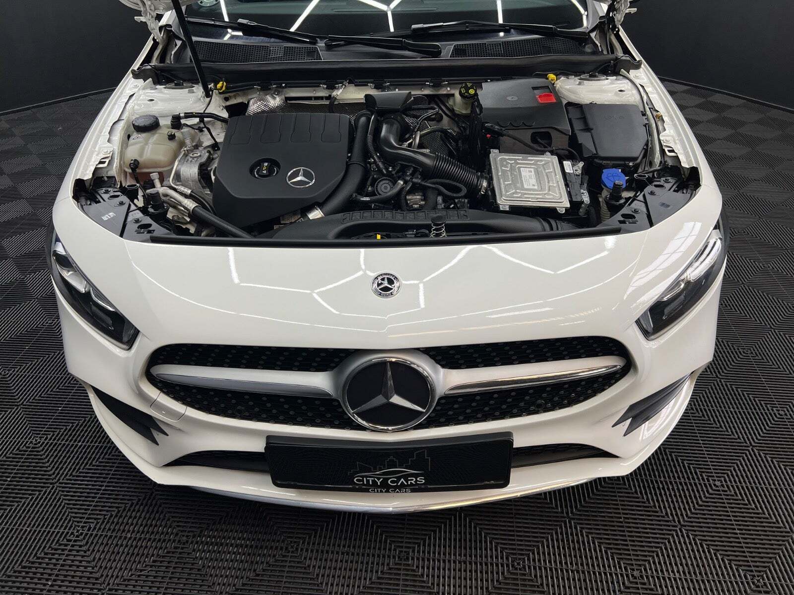 Hvid Mercedes A200 fra 2019