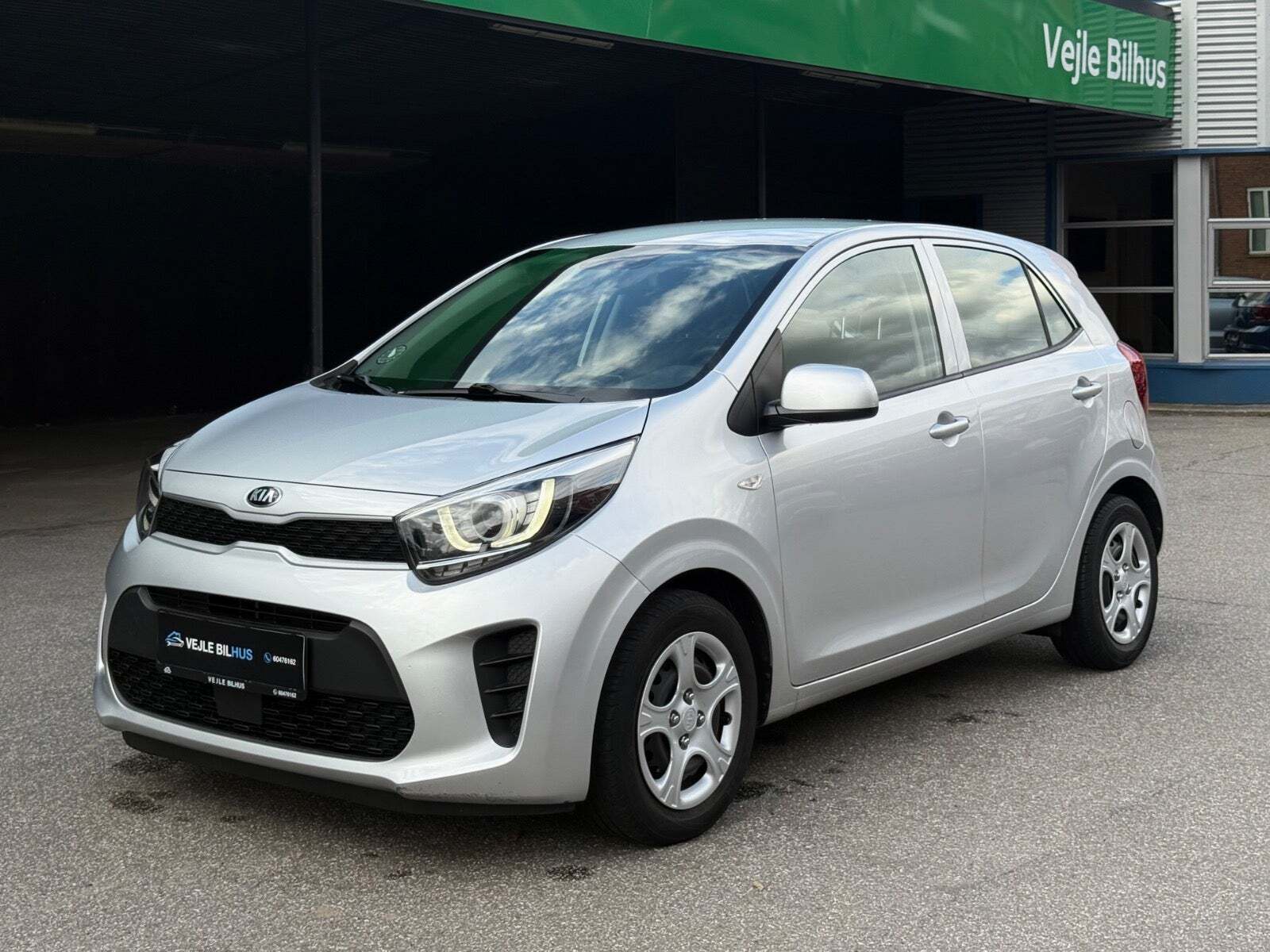 Gul Kia Picanto fra 2018 set udefra