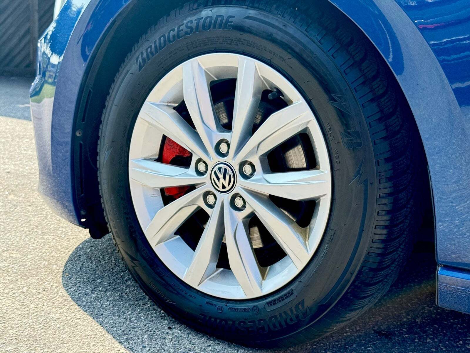 Gul VW Polo fra 2019