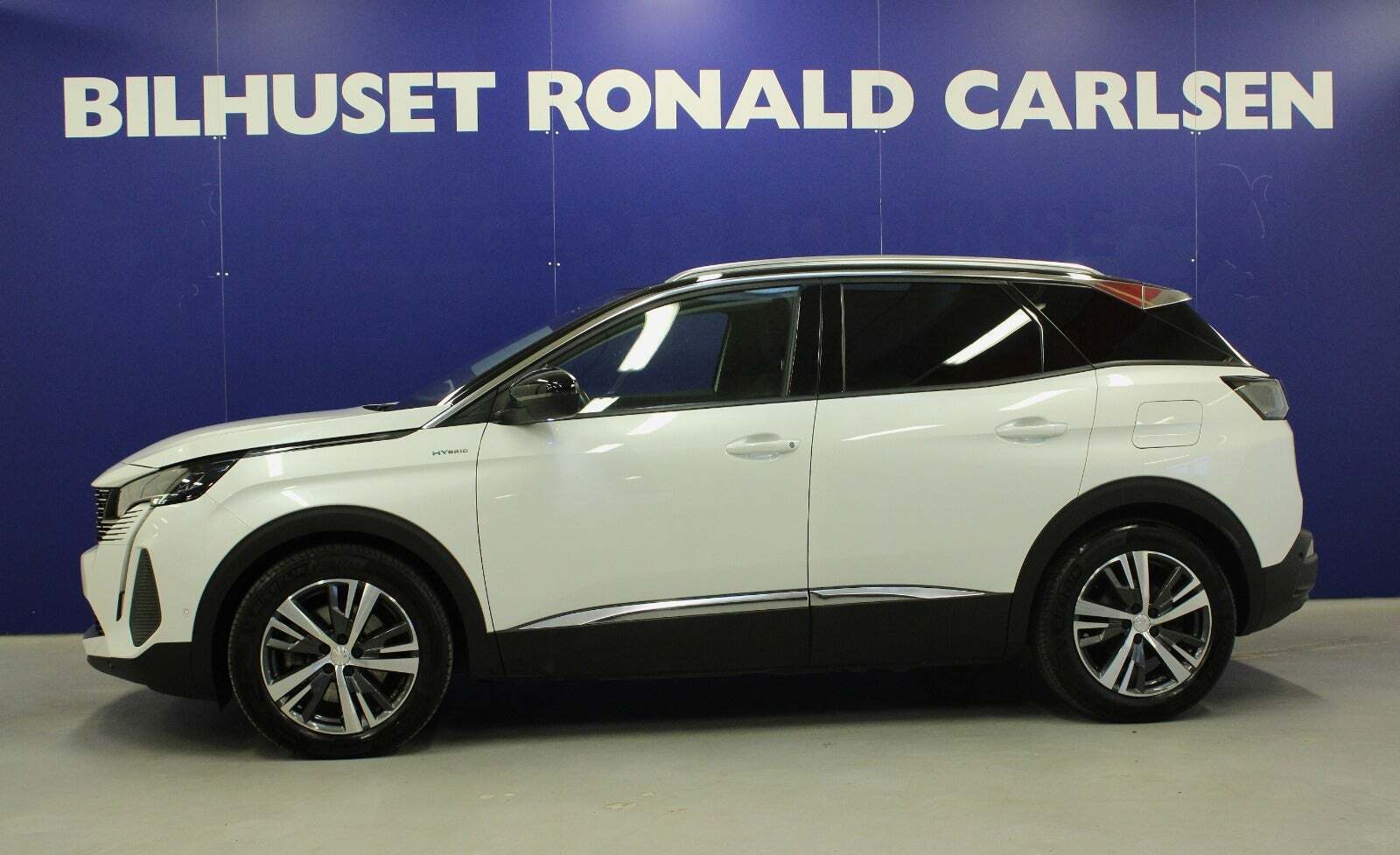 Peugeot 3008 1,6 Hybrid First Selection EAT8