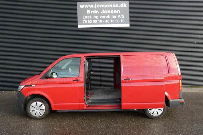 Rød VW Transporter fra 2021