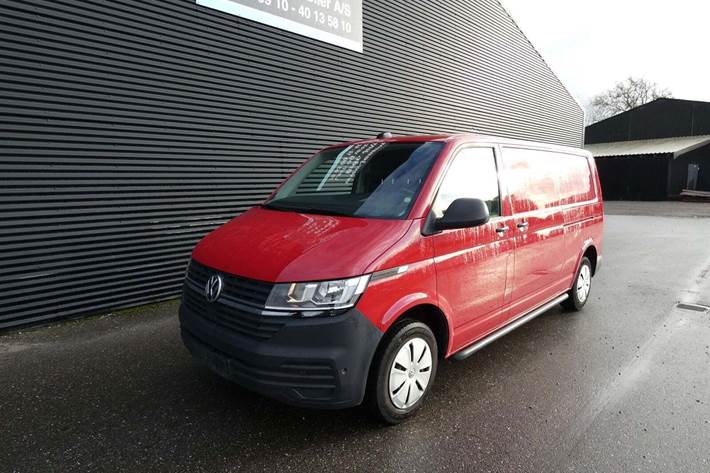 Rød VW Transporter fra 2021