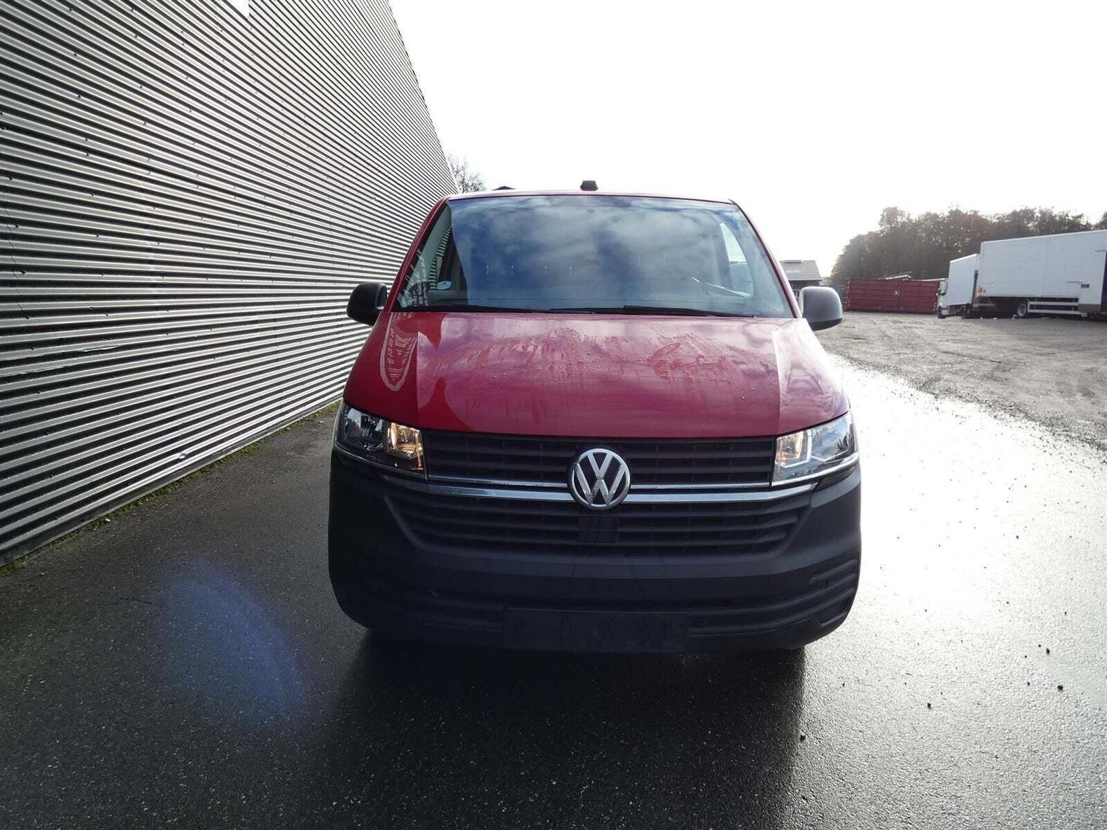 Rød VW Transporter fra 2021
